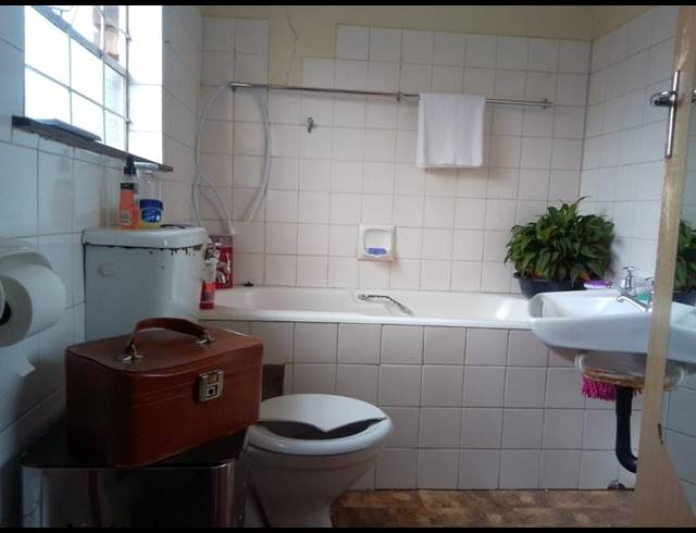 1 BEDROOM APARTMENT FOR SALE IN VANDERBIJLPARK CE 2..